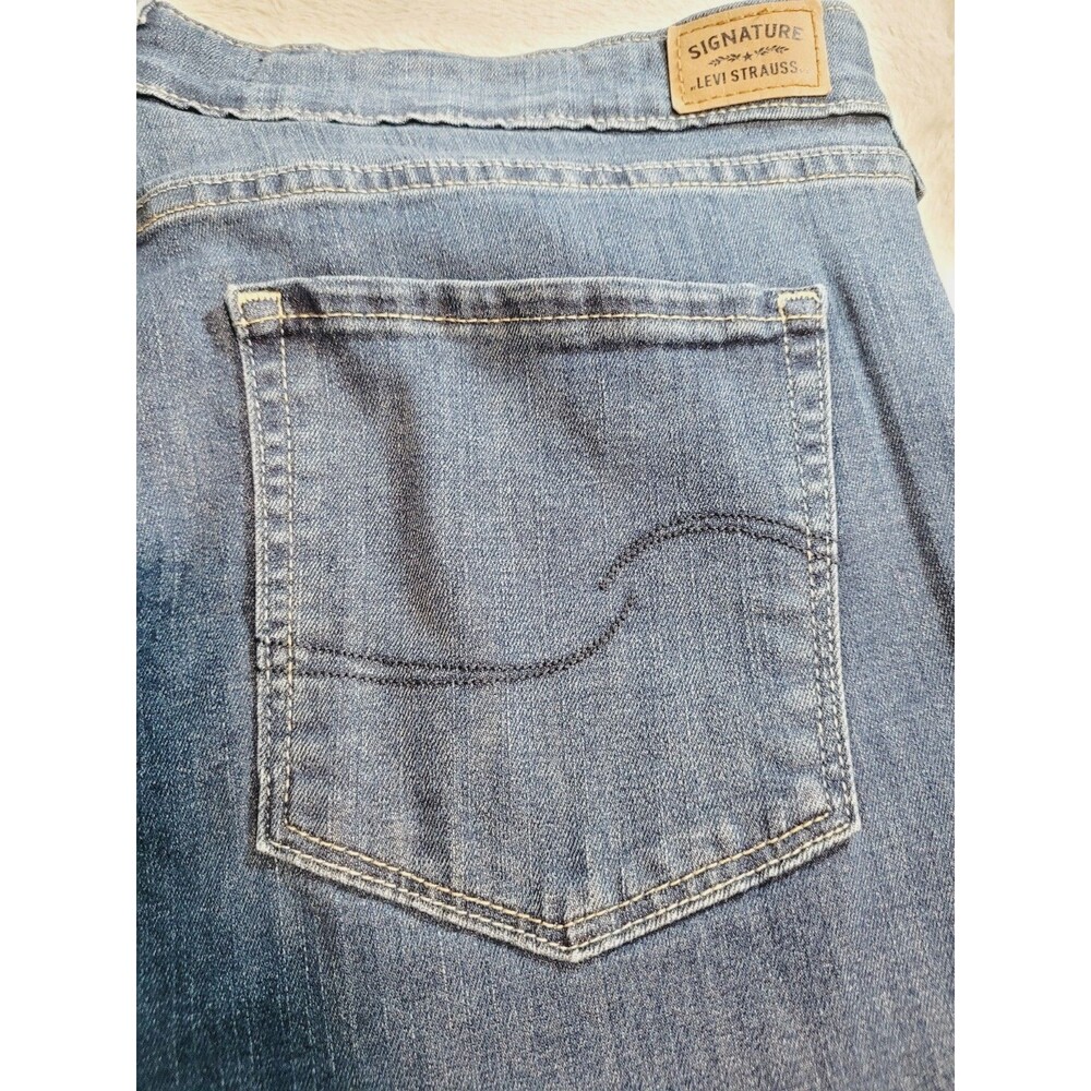 Levi's Signature Mid-Rise Bootcut Super Stretch Women’s Size 16 33x32 Dark Wash - Picture 12 of 13